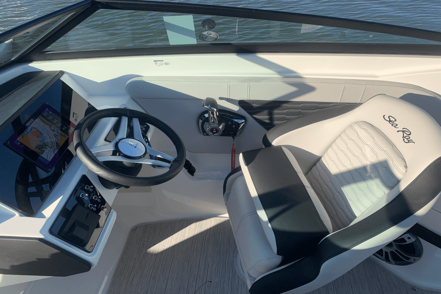 2025 Sea Ray SPX 230 Image Thumbnail #18