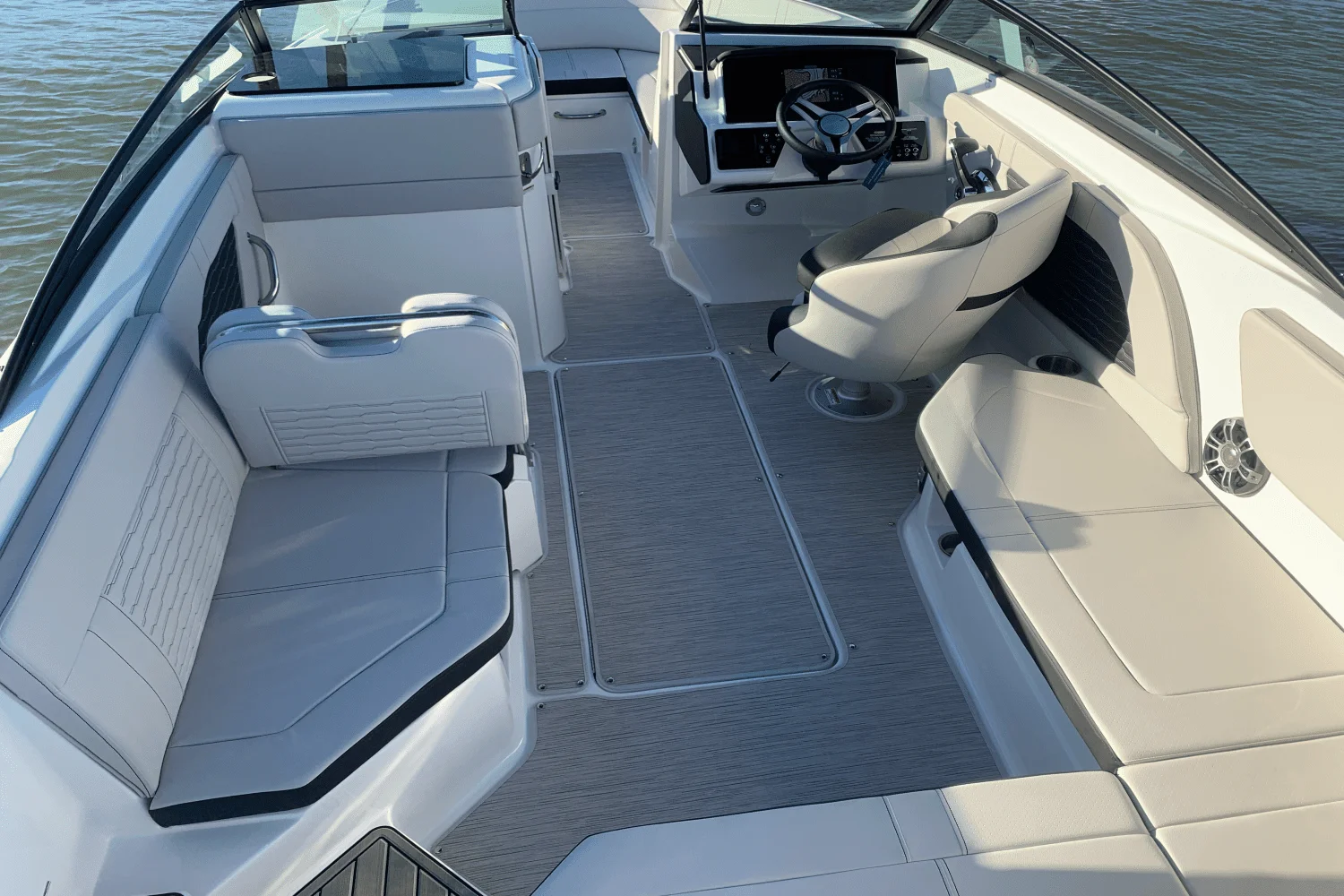 2025 Sea Ray SPX 230 Image Thumbnail #10