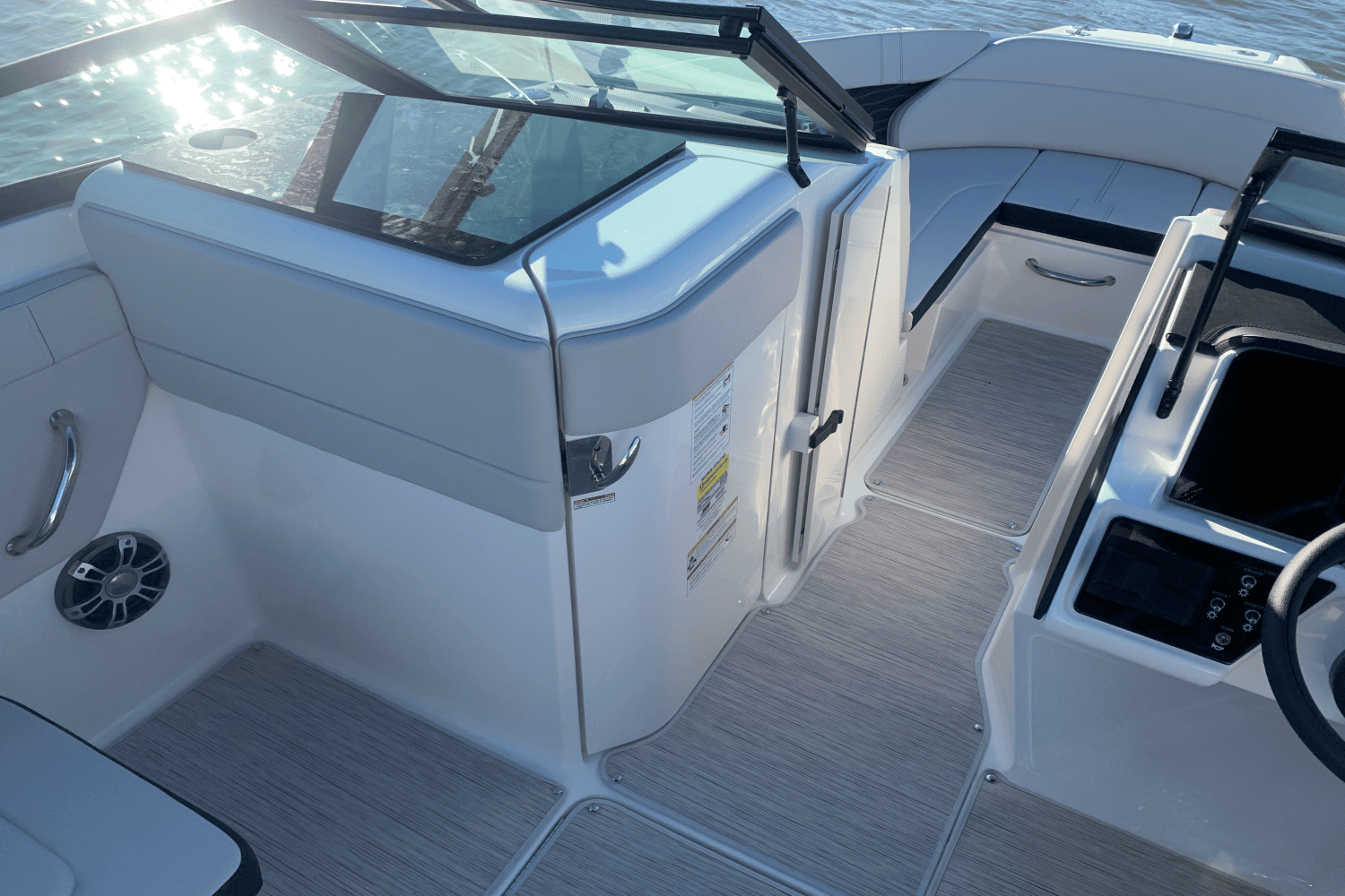 2025 Sea Ray SPX 230 Image Thumbnail #15