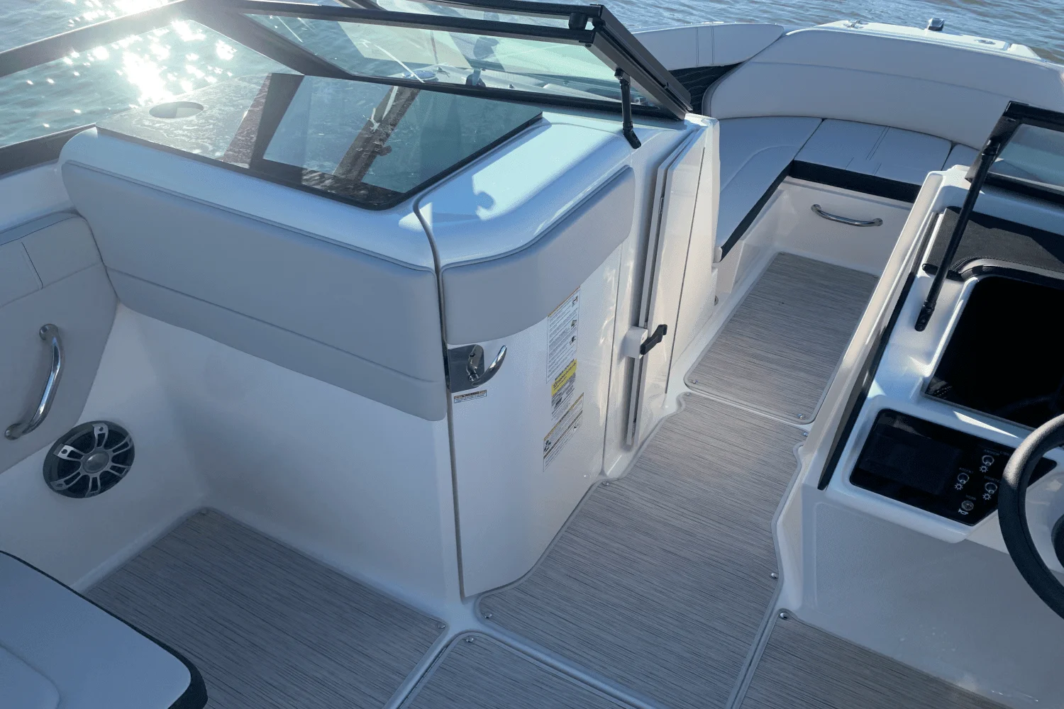 2025 Sea Ray SPX 230 Image Thumbnail #15