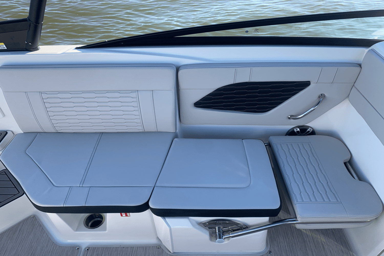 2025 Sea Ray SPX 230 Image Thumbnail #14