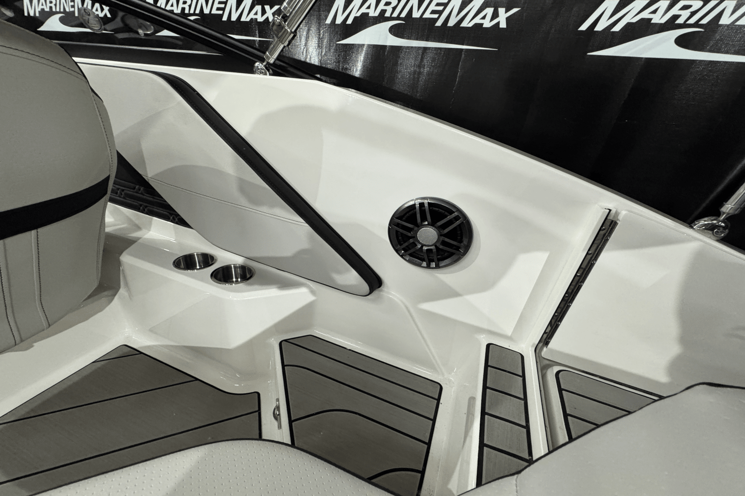 2025 Sea Ray SPX 190 Image Thumbnail #12