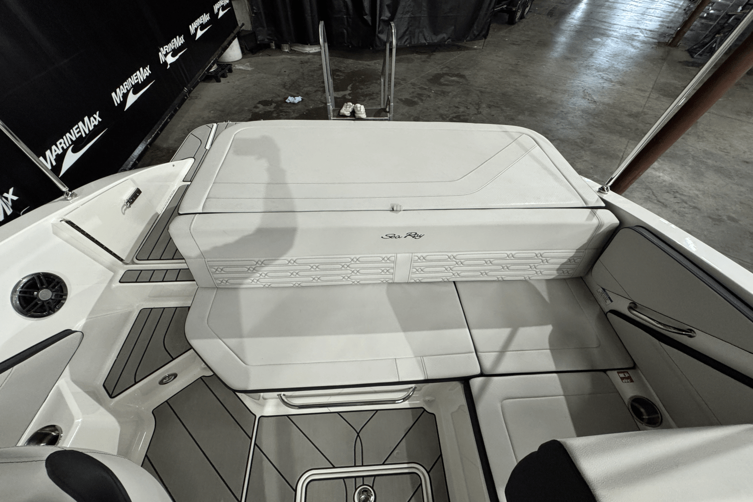 2025 Sea Ray SPX 190 Image Thumbnail #13