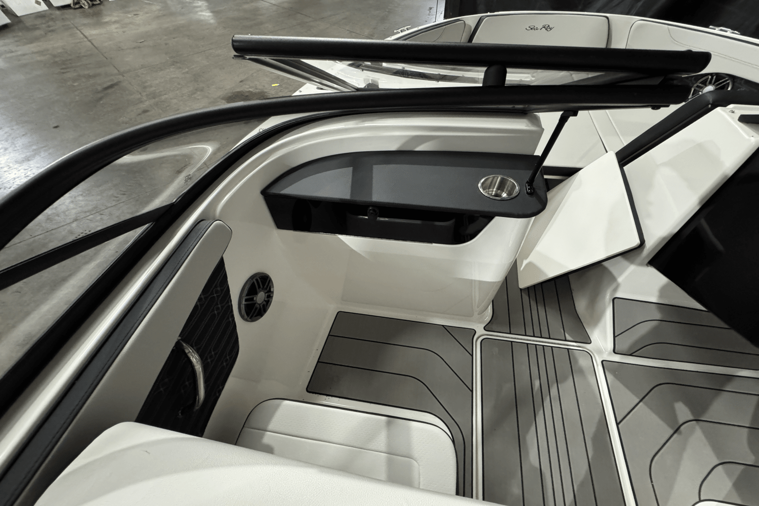 2025 Sea Ray SPX 190 Image Thumbnail #16