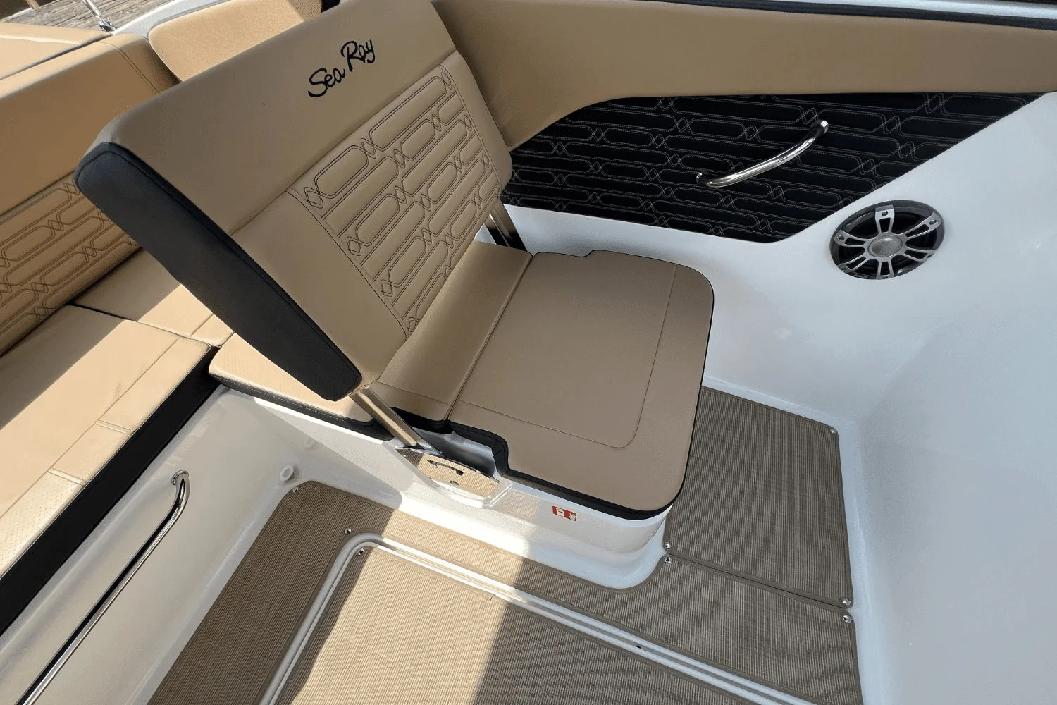 2025 Sea Ray SPX 190 Image Thumbnail #17