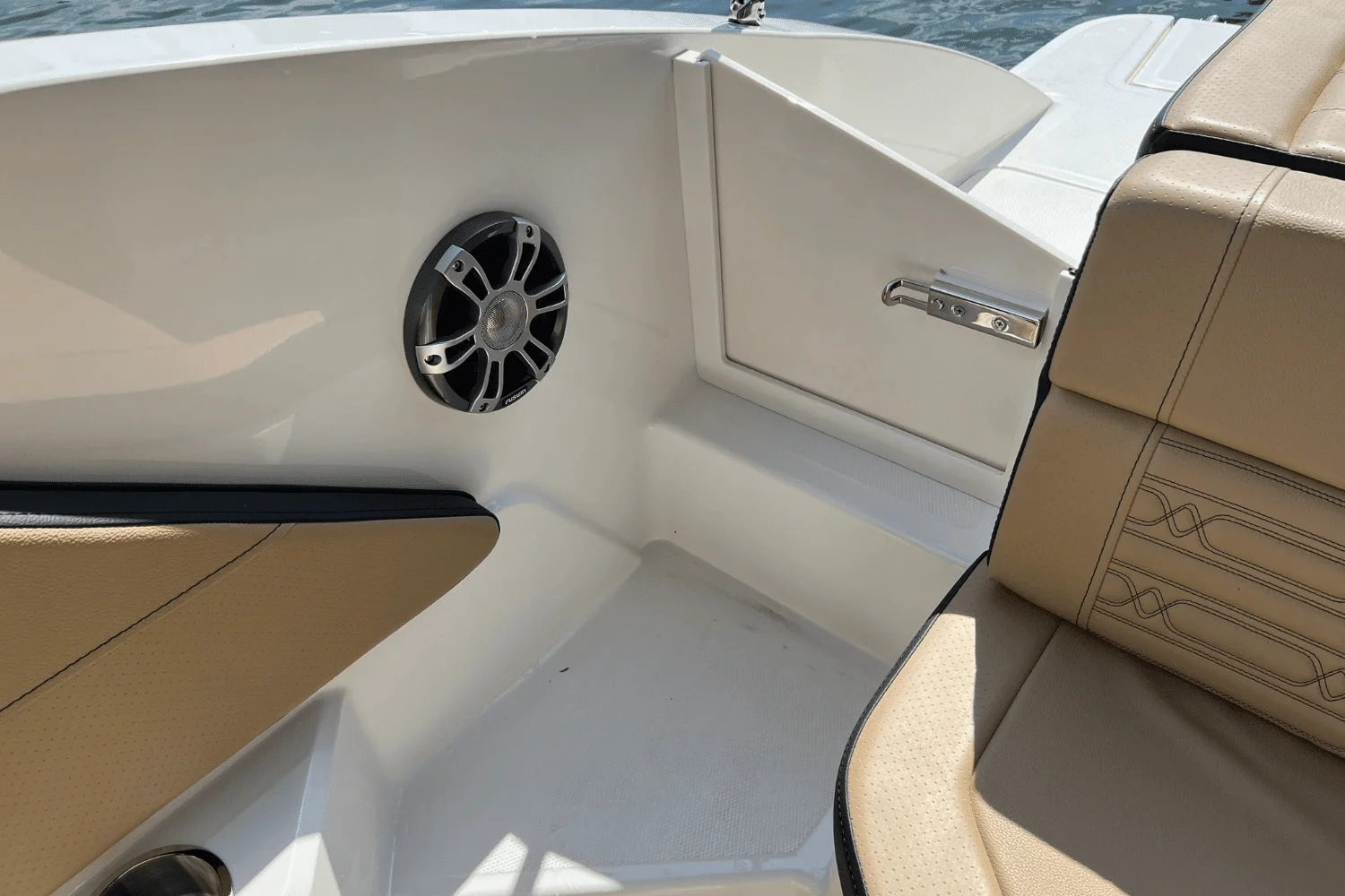 2025 Sea Ray SPX 190 Image Thumbnail #9