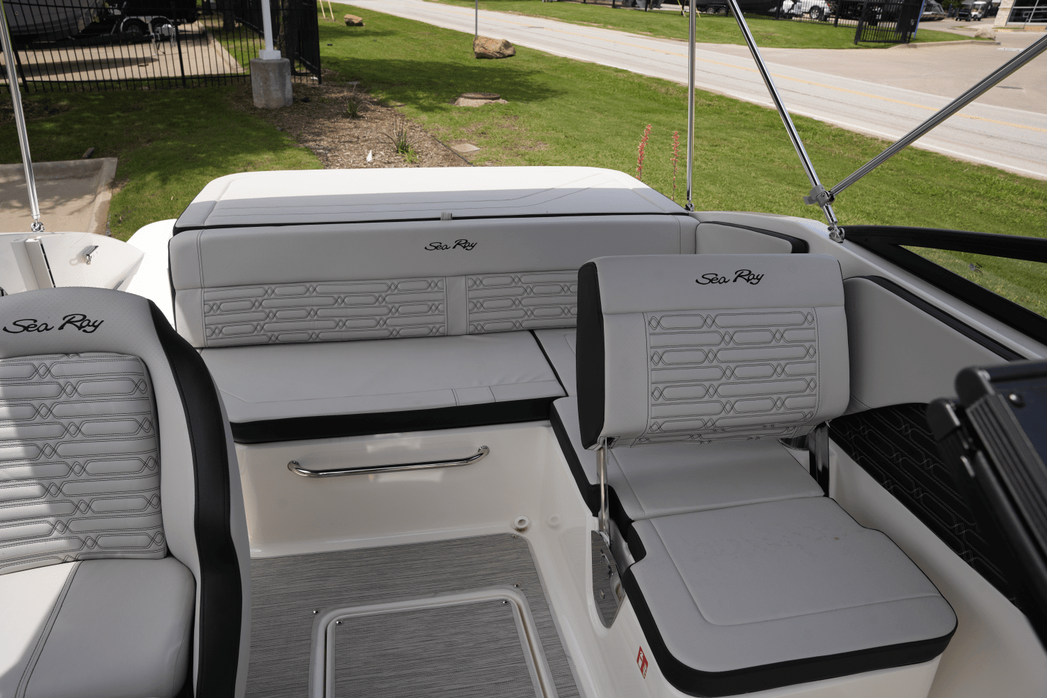 2025 Sea Ray SPX 190 Image Thumbnail #7