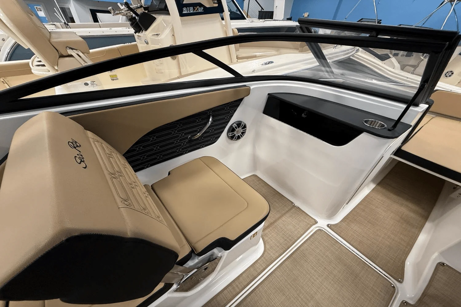 2025 Sea Ray SPX 190 Image Thumbnail #12