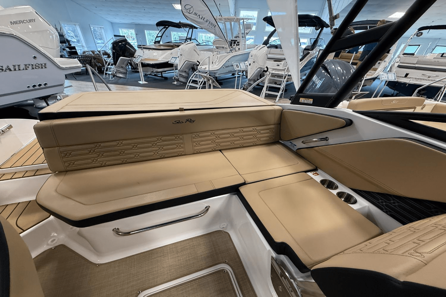 2025 Sea Ray SPX 190 Image Thumbnail #11