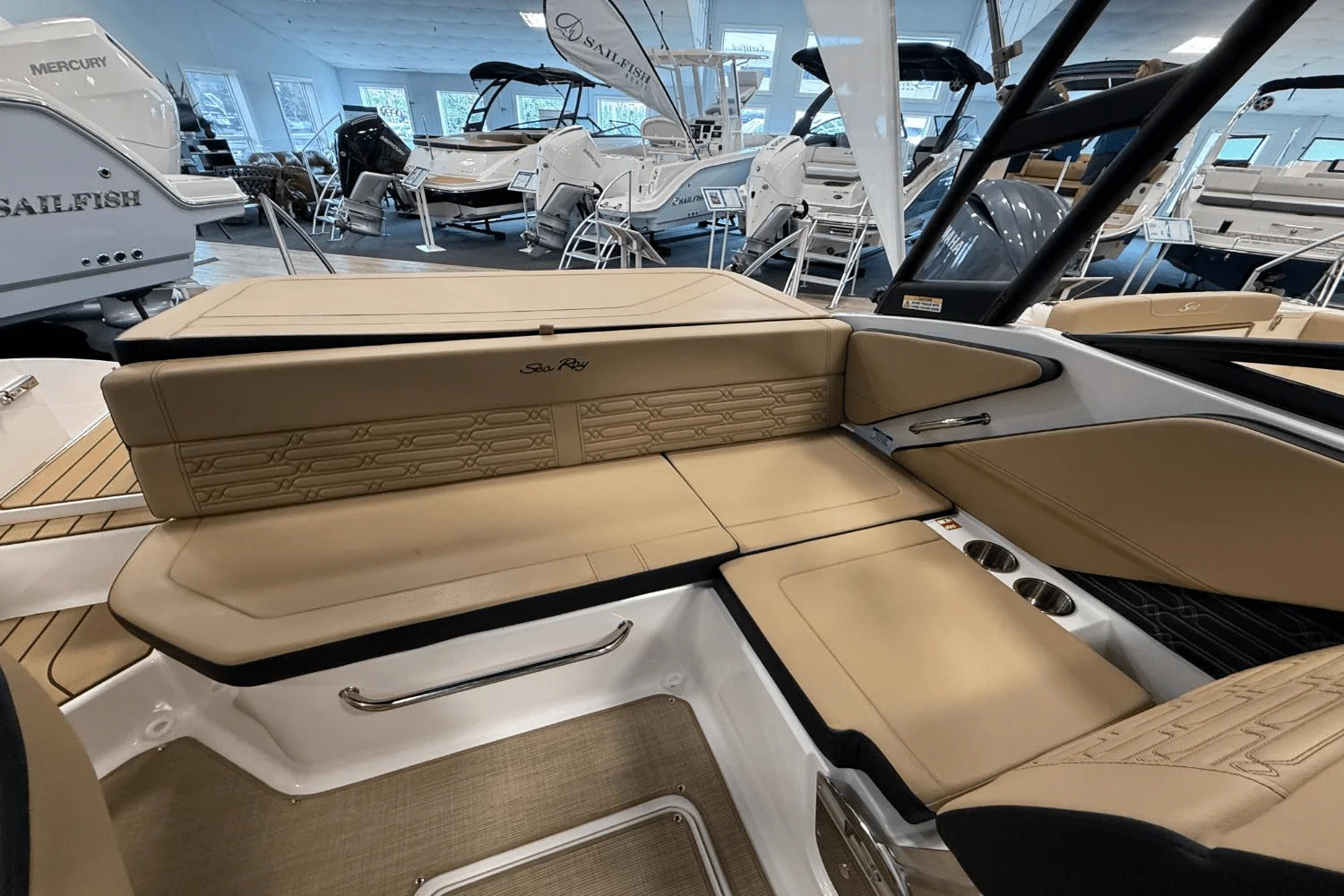 2025 Sea Ray SPX 190 Image Thumbnail #11