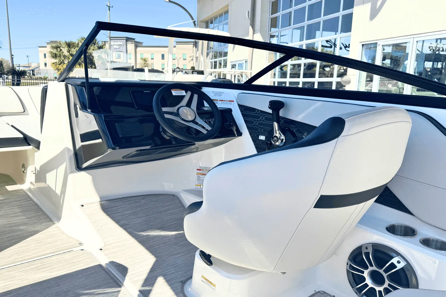 2025 Sea Ray SPX 190 Image Thumbnail #5