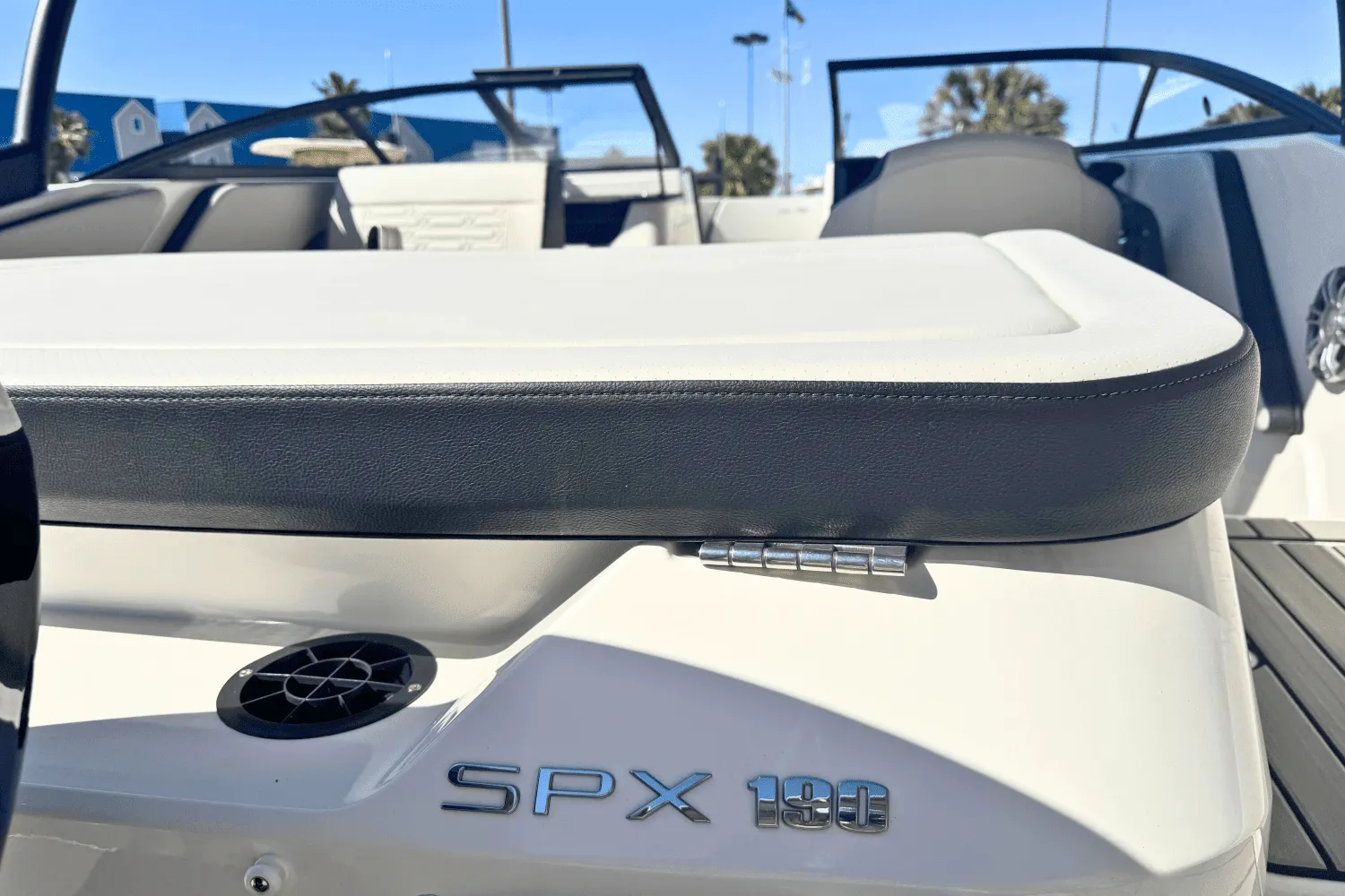 2025 Sea Ray SPX 190 Image Thumbnail #10