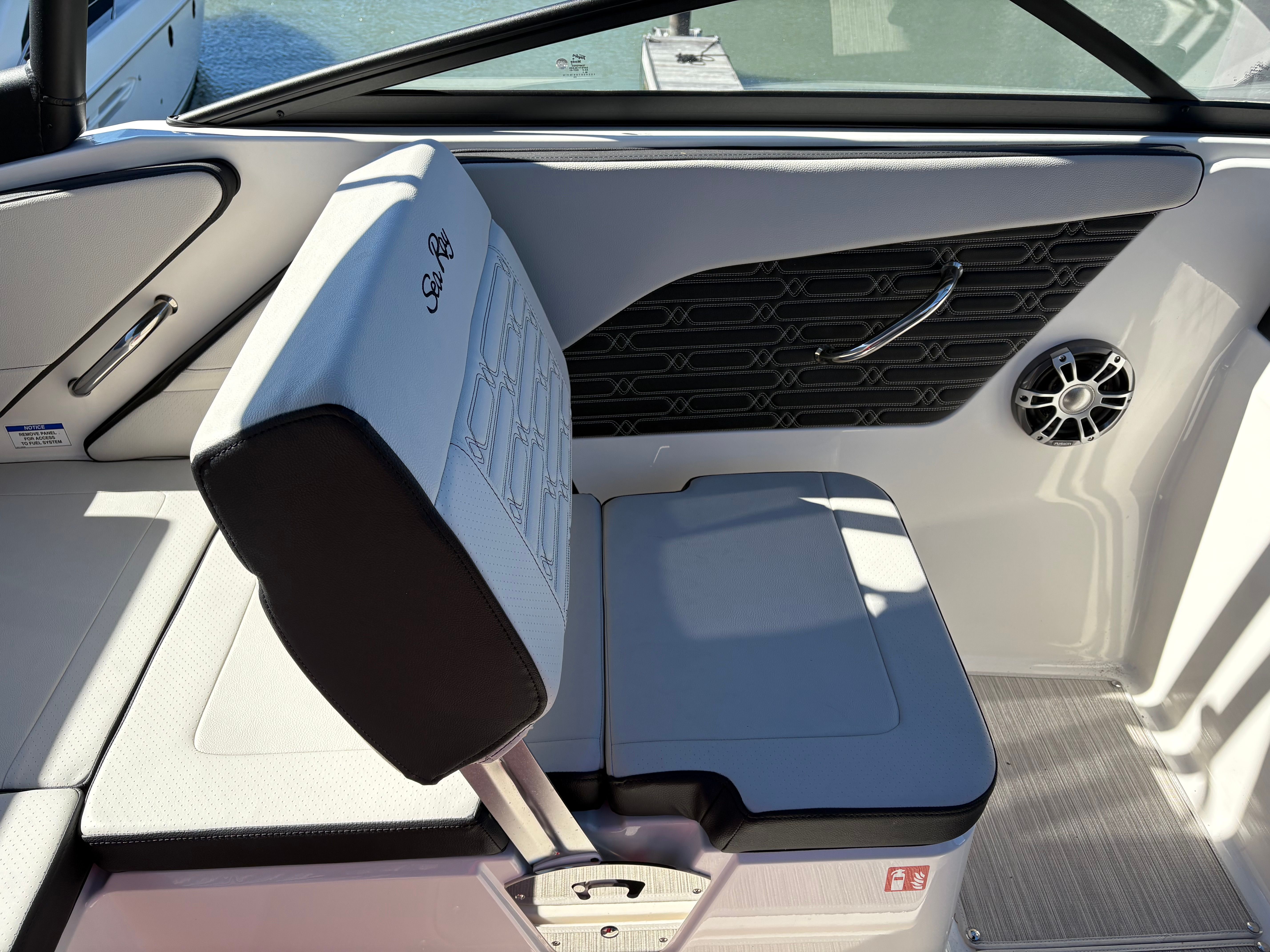 2025 Sea Ray SPX 190 Image Thumbnail #6