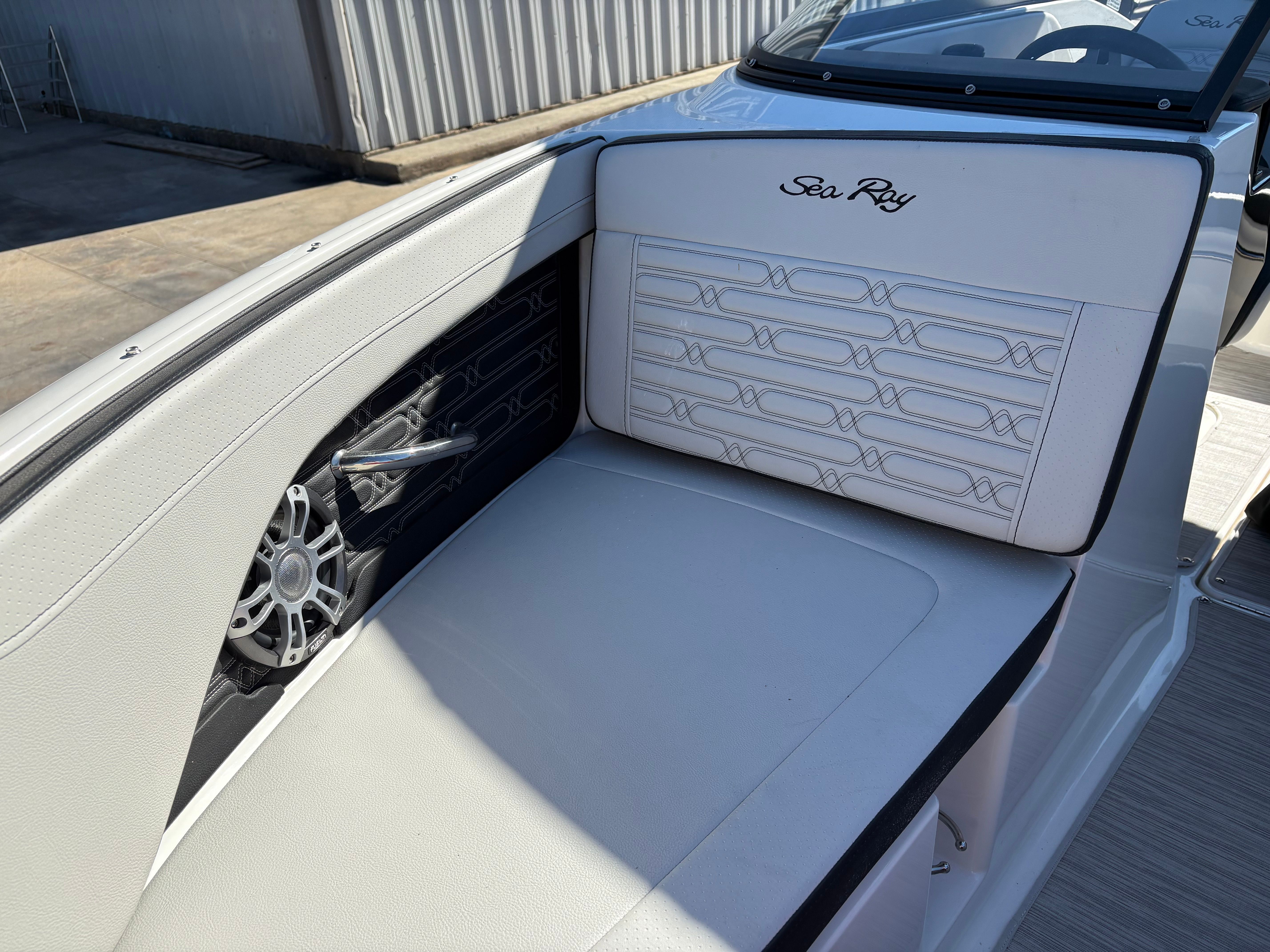 2025 Sea Ray SPX 190 Image Thumbnail #9