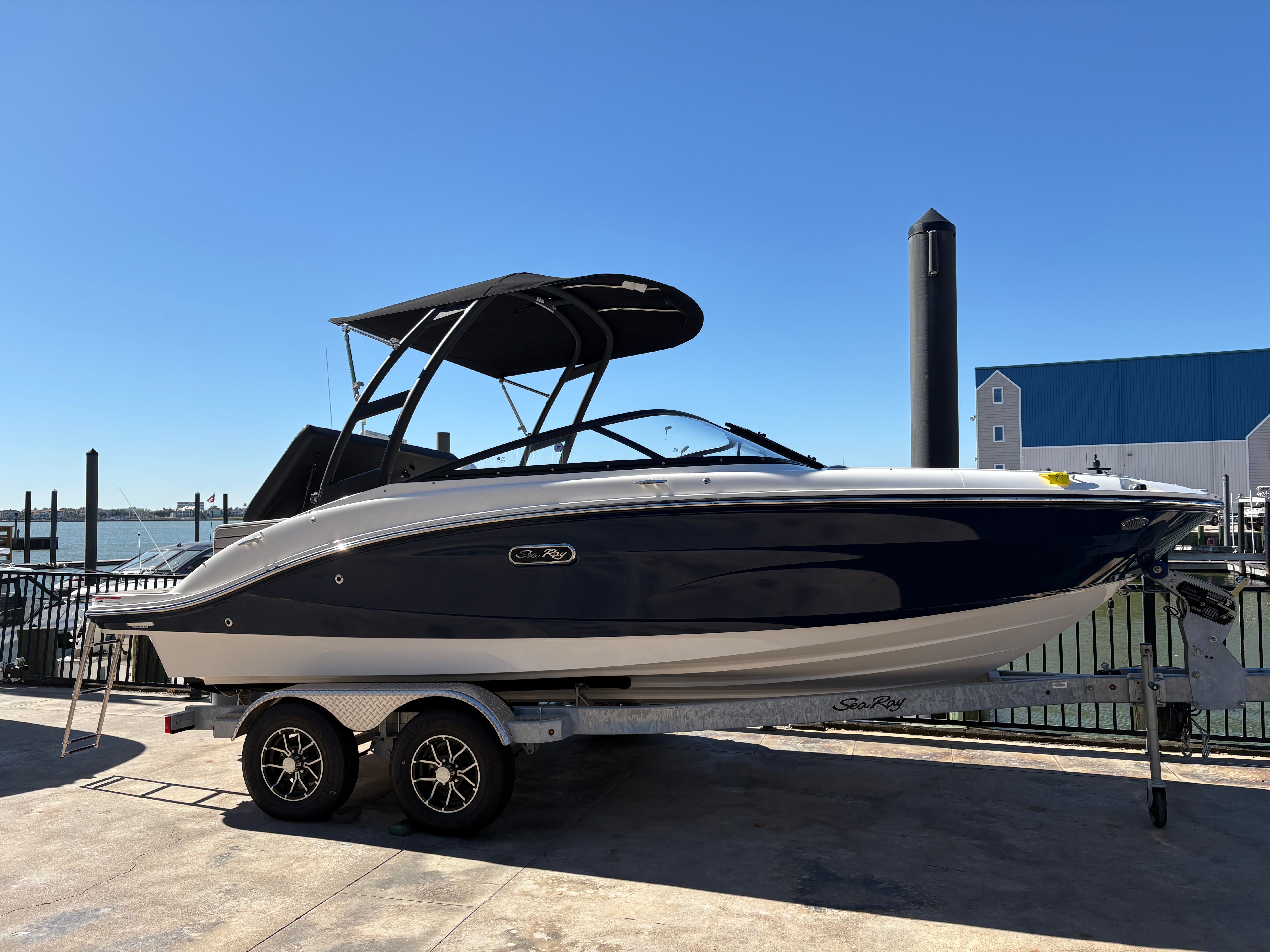 2025 Sea Ray SPX 190 Image Thumbnail #0