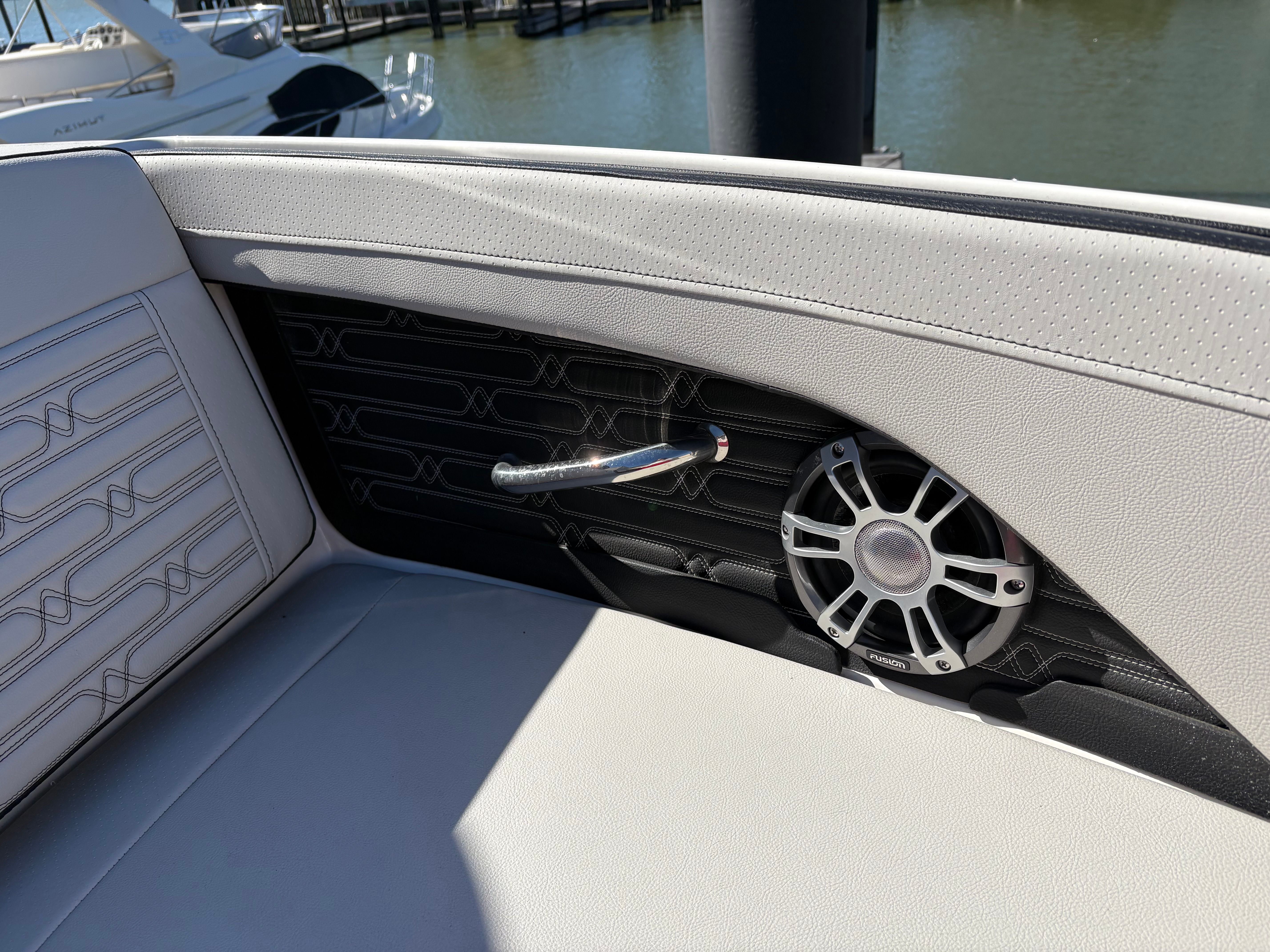 2025 Sea Ray SPX 190 Image Thumbnail #13