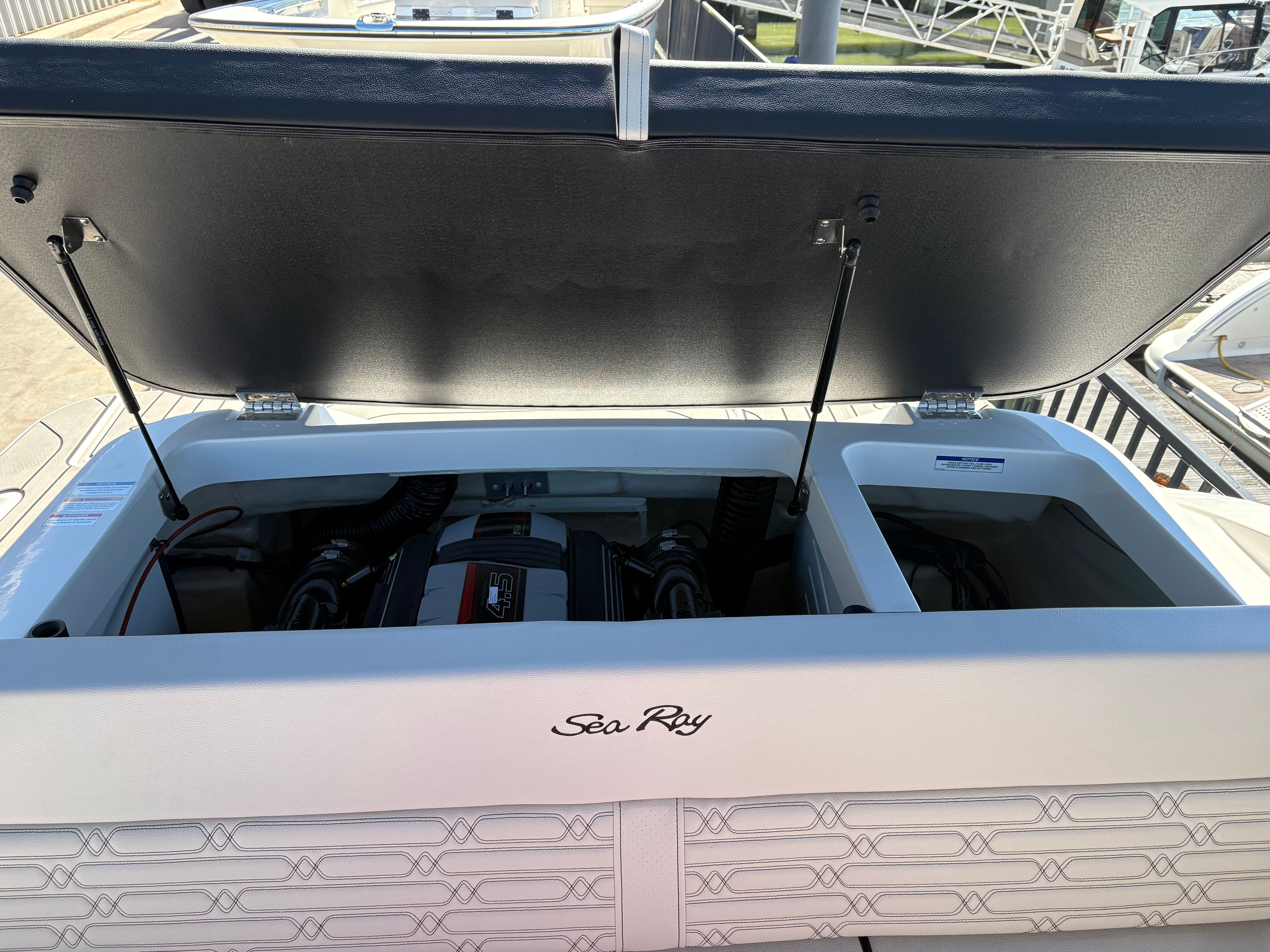 2025 Sea Ray SPX 190 Image Thumbnail #1