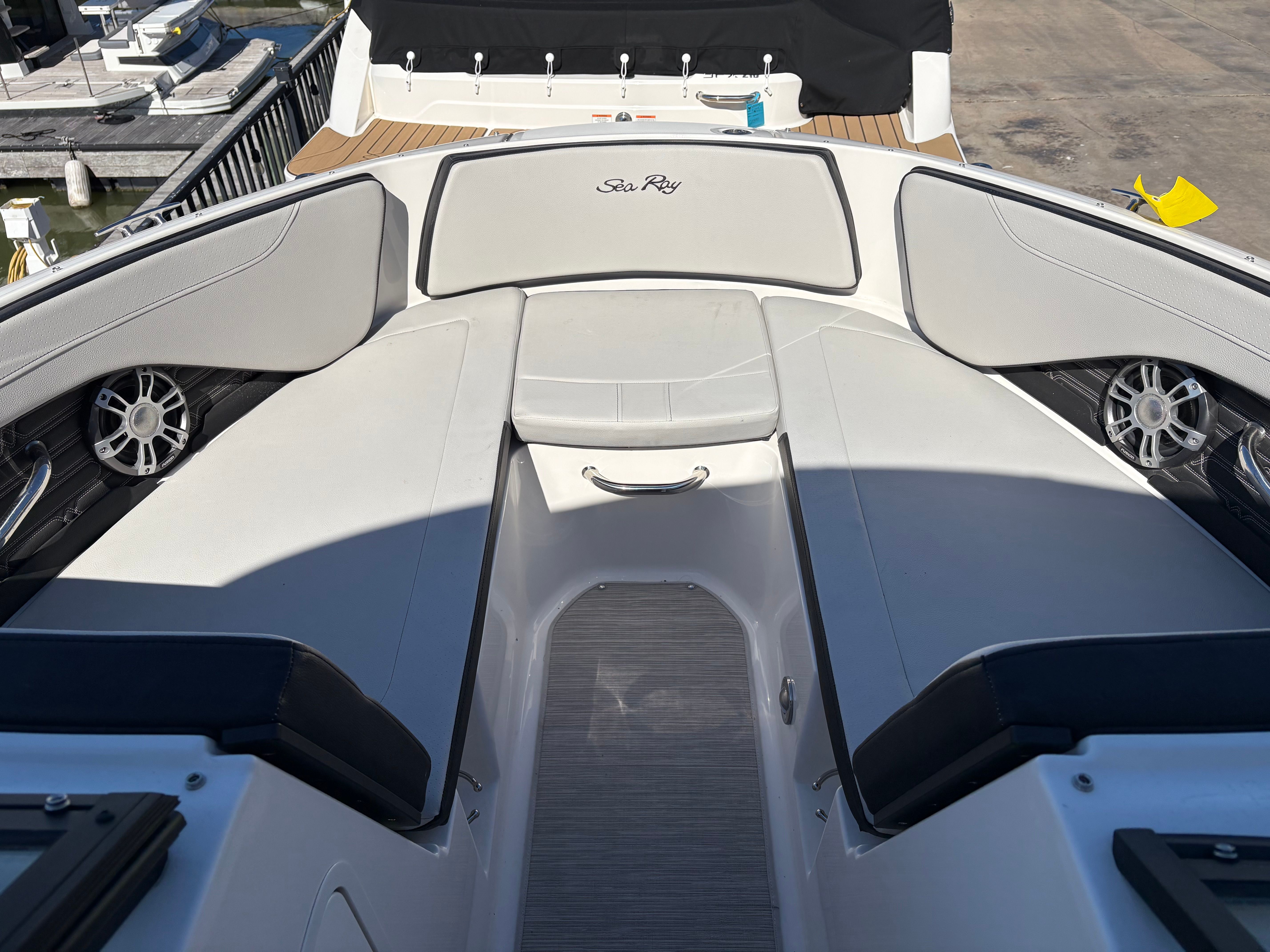 2025 Sea Ray SPX 190 Image Thumbnail #8