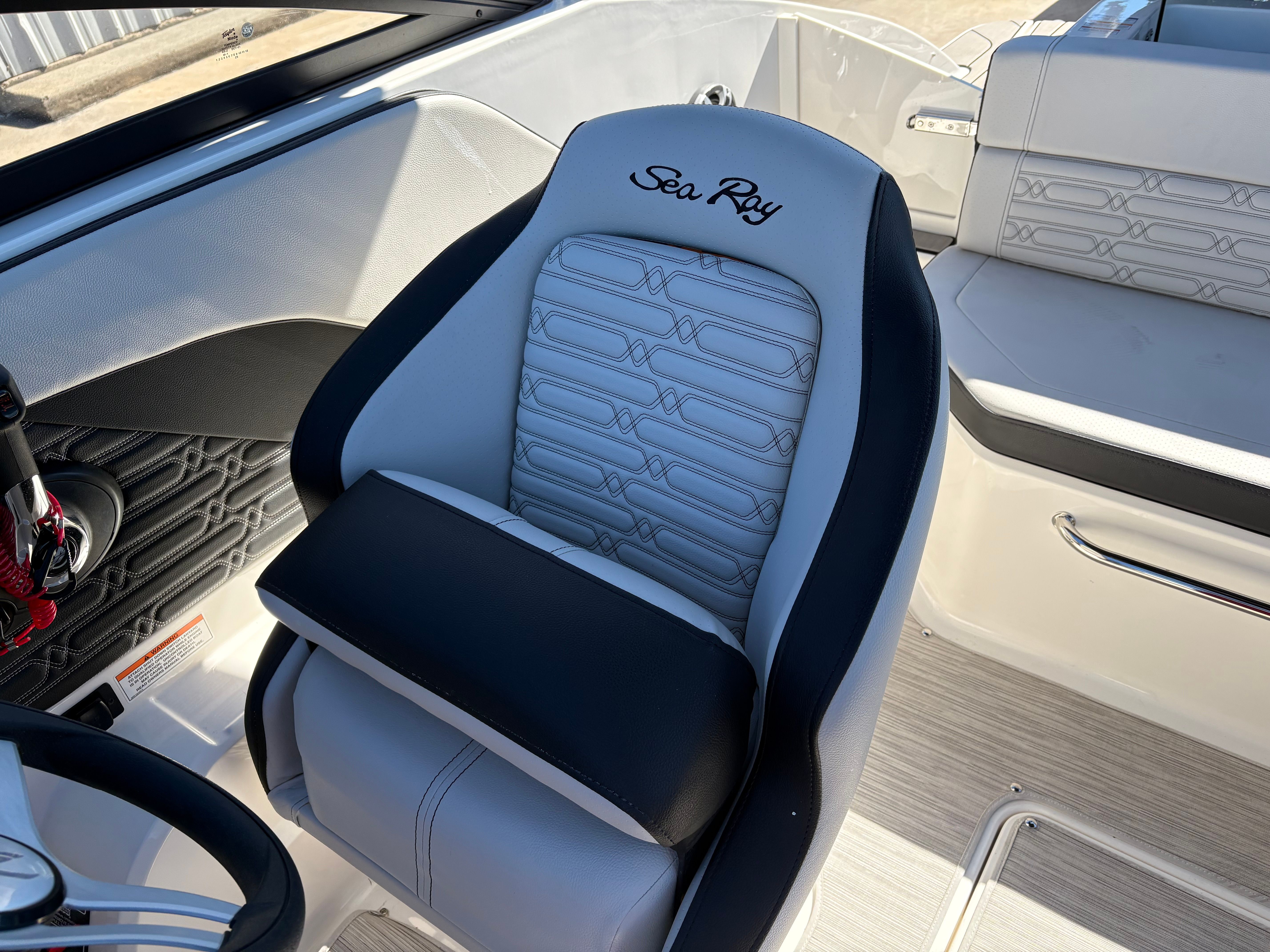 2025 Sea Ray SPX 190 Image Thumbnail #5