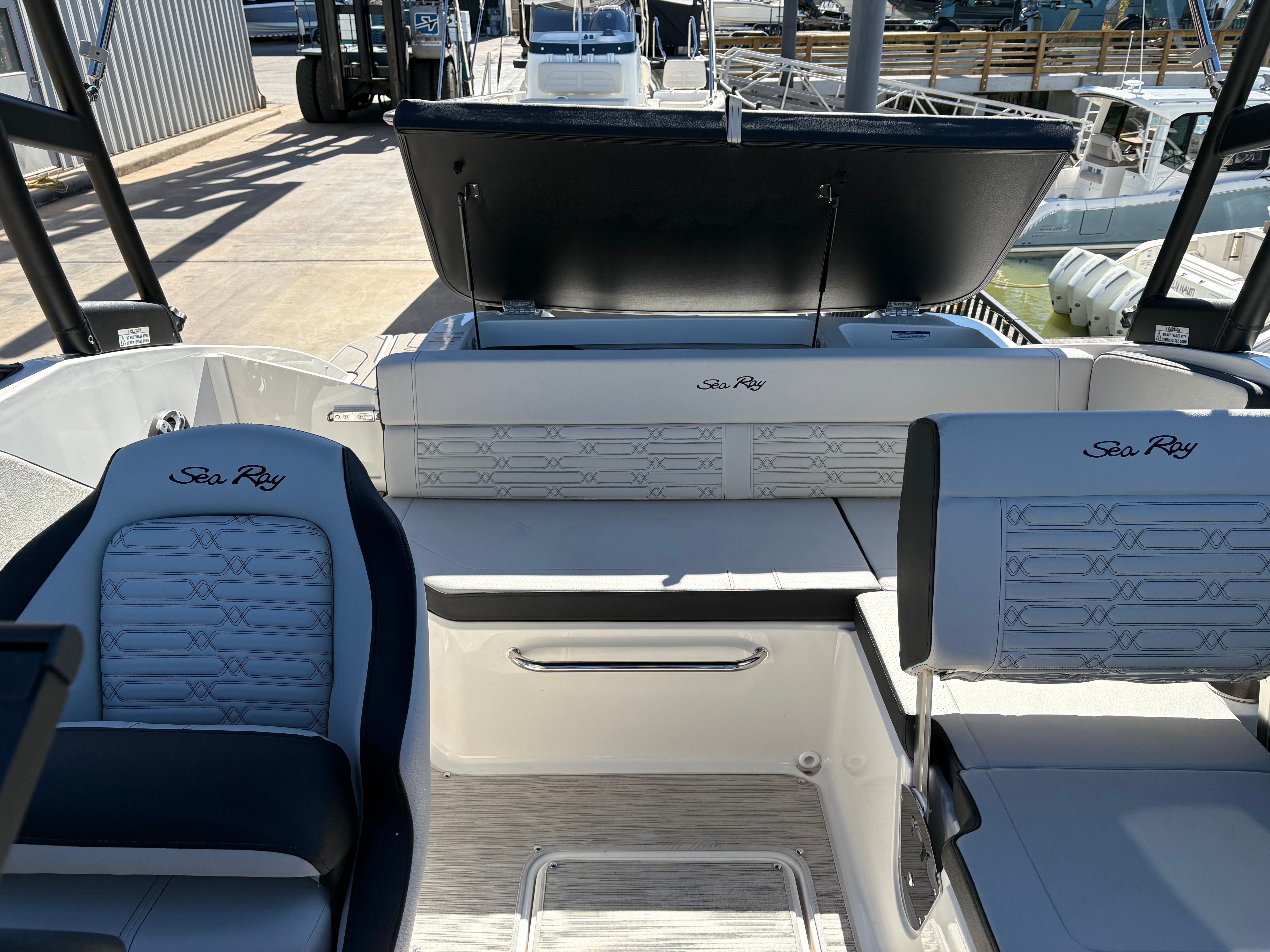 2025 Sea Ray SPX 190 Image Thumbnail #2