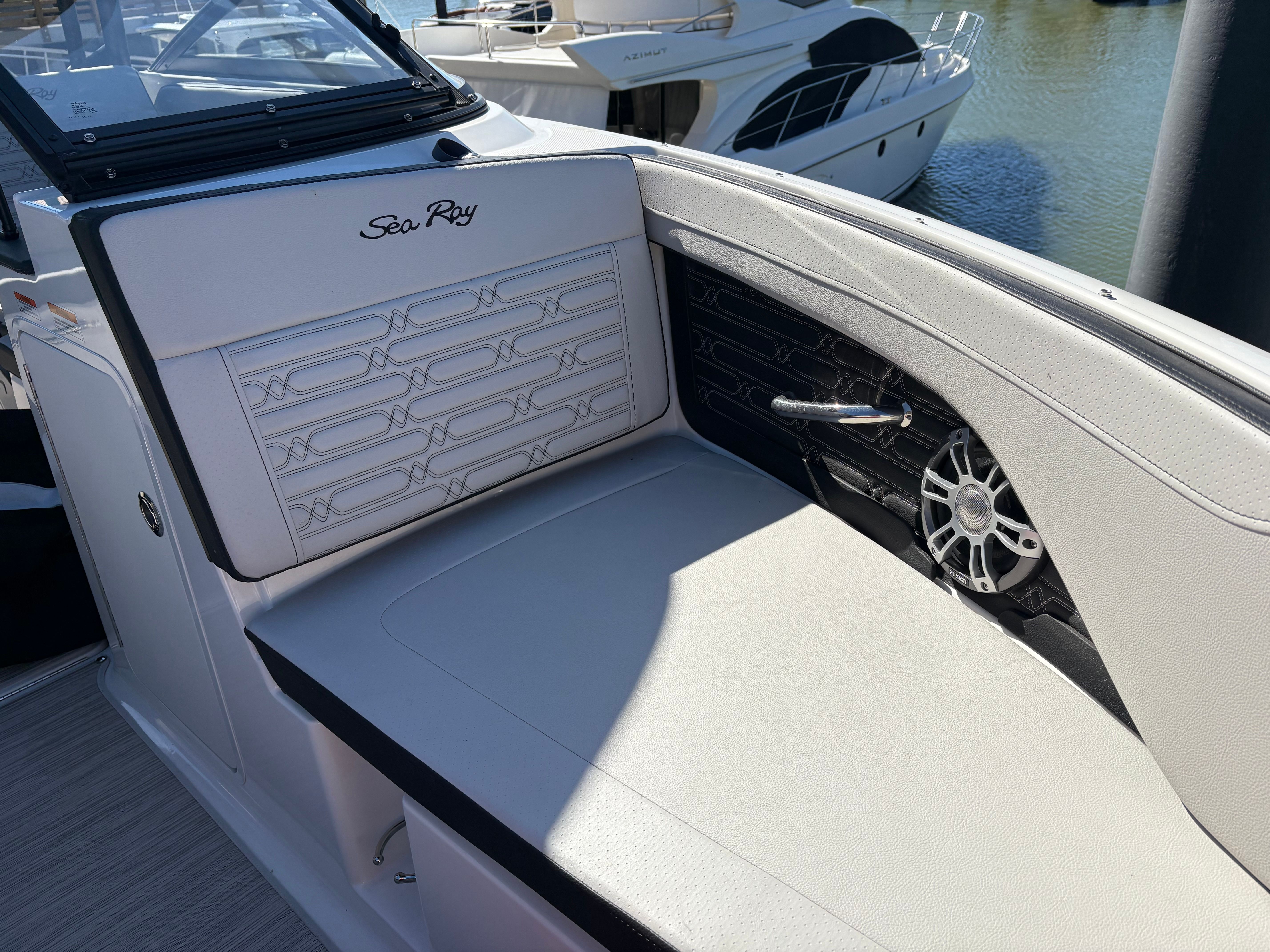 2025 Sea Ray SPX 190 Image Thumbnail #10