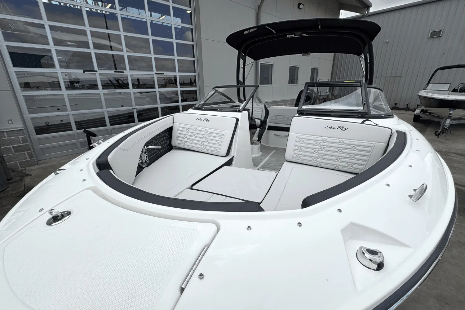 2025 Sea Ray SPX 190 Image Thumbnail #3
