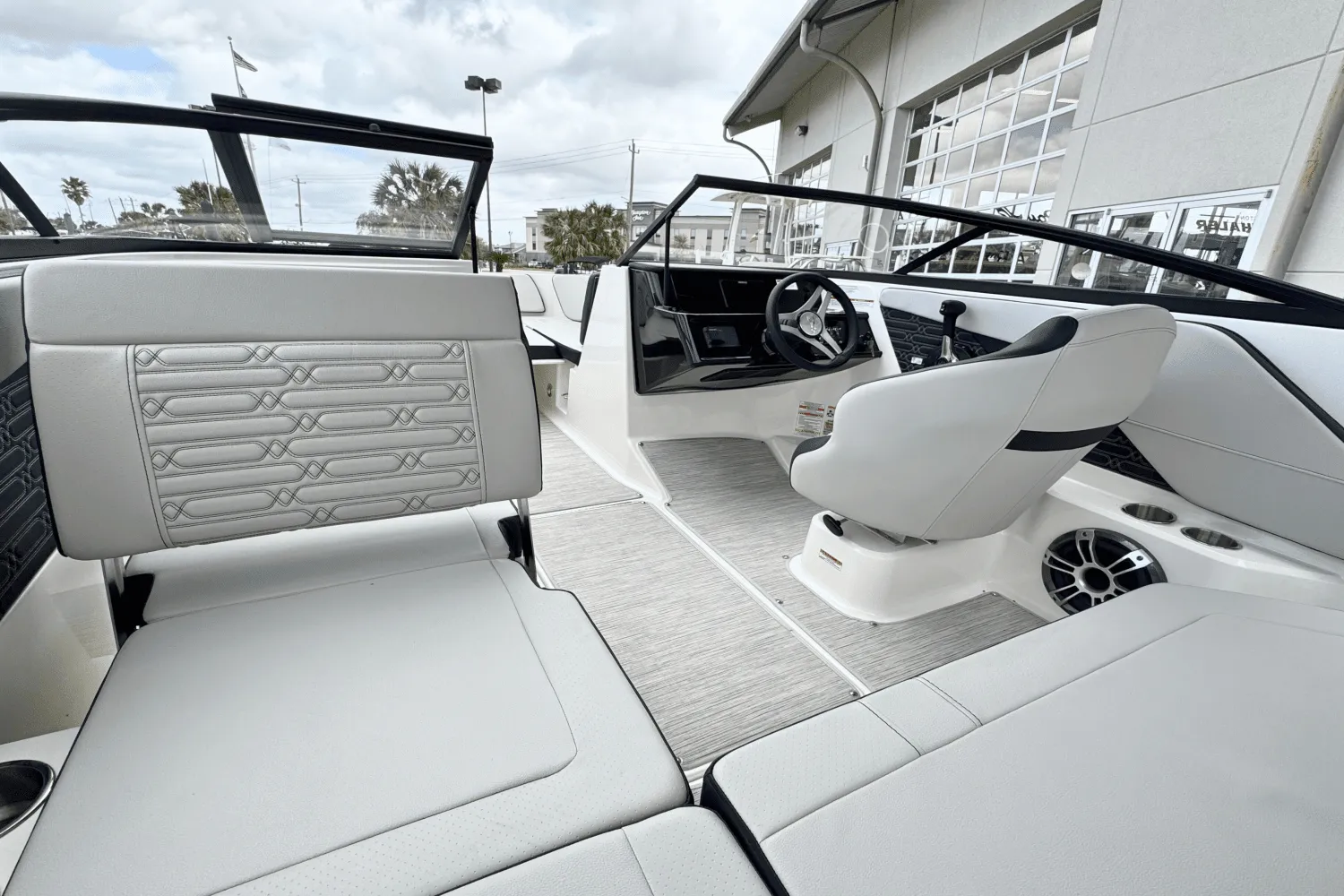 2025 Sea Ray SPX 190 Image Thumbnail #11