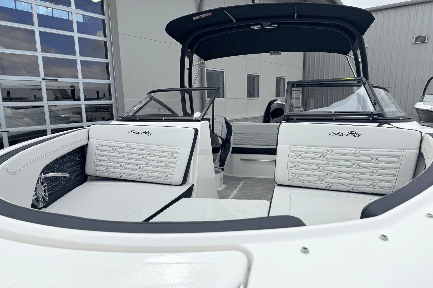 2025 Sea Ray SPX 190 Image Thumbnail #2