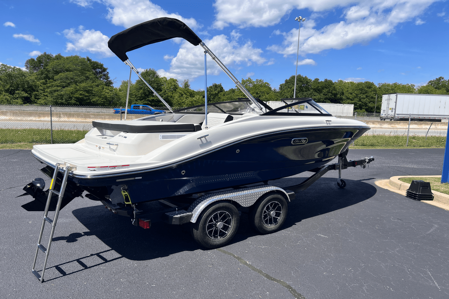 2025 Sea Ray SPX 190 Image Thumbnail #5