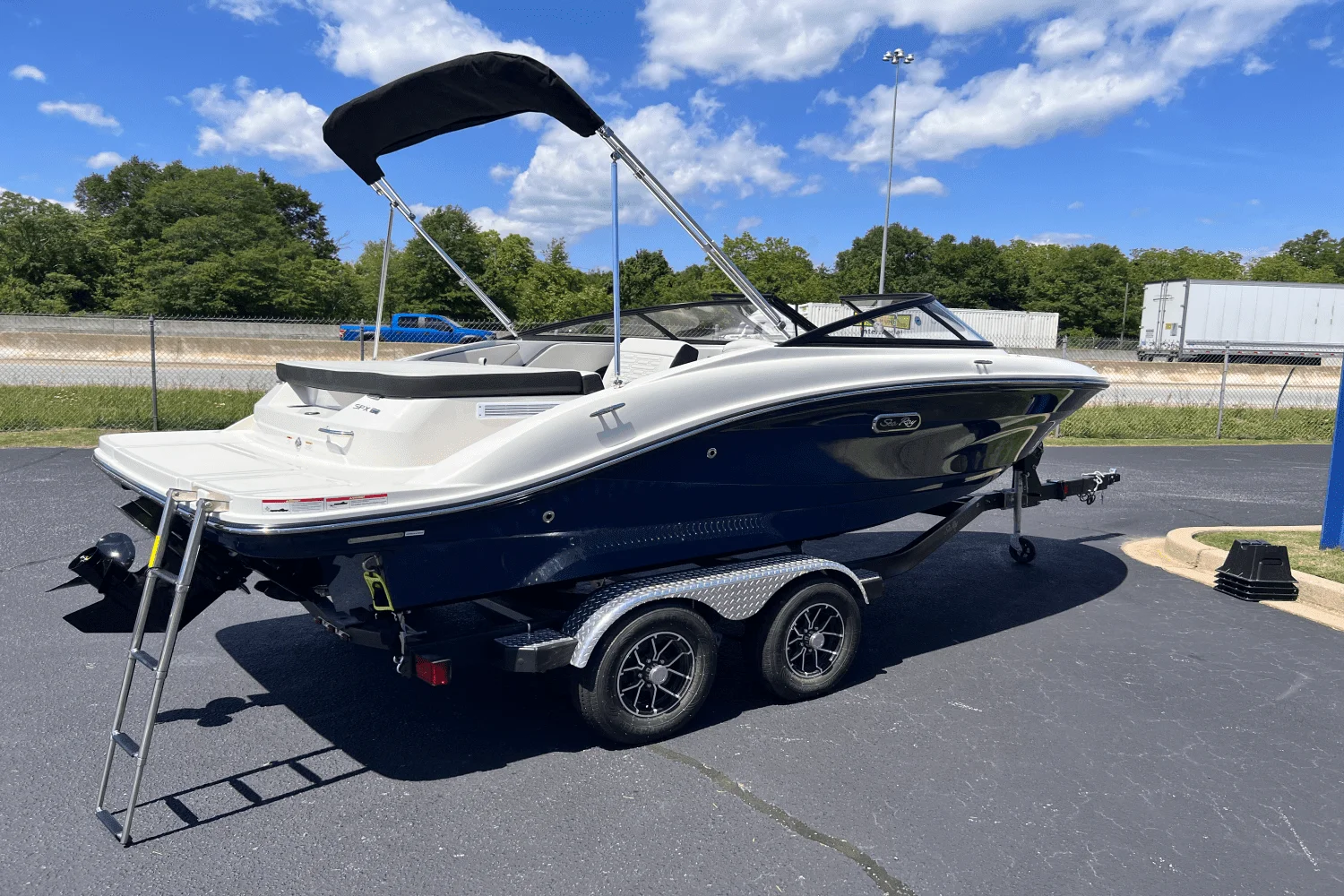 2025 Sea Ray SPX 190 Image Thumbnail #5