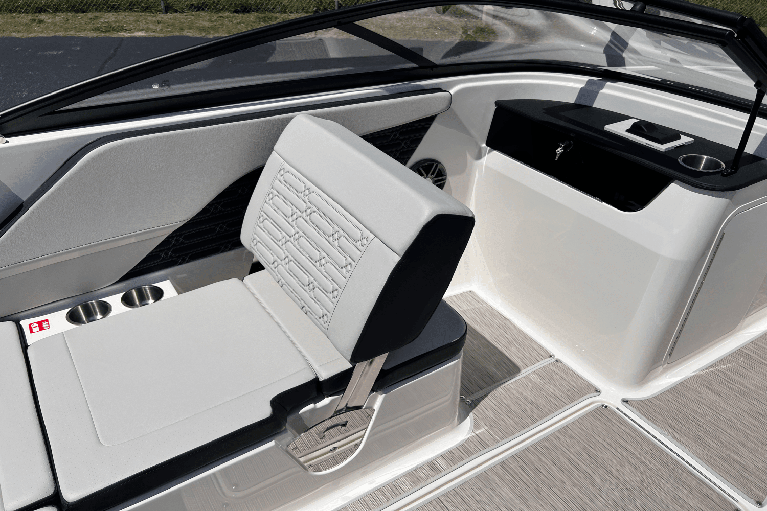 2025 Sea Ray SPX 190 Image Thumbnail #14