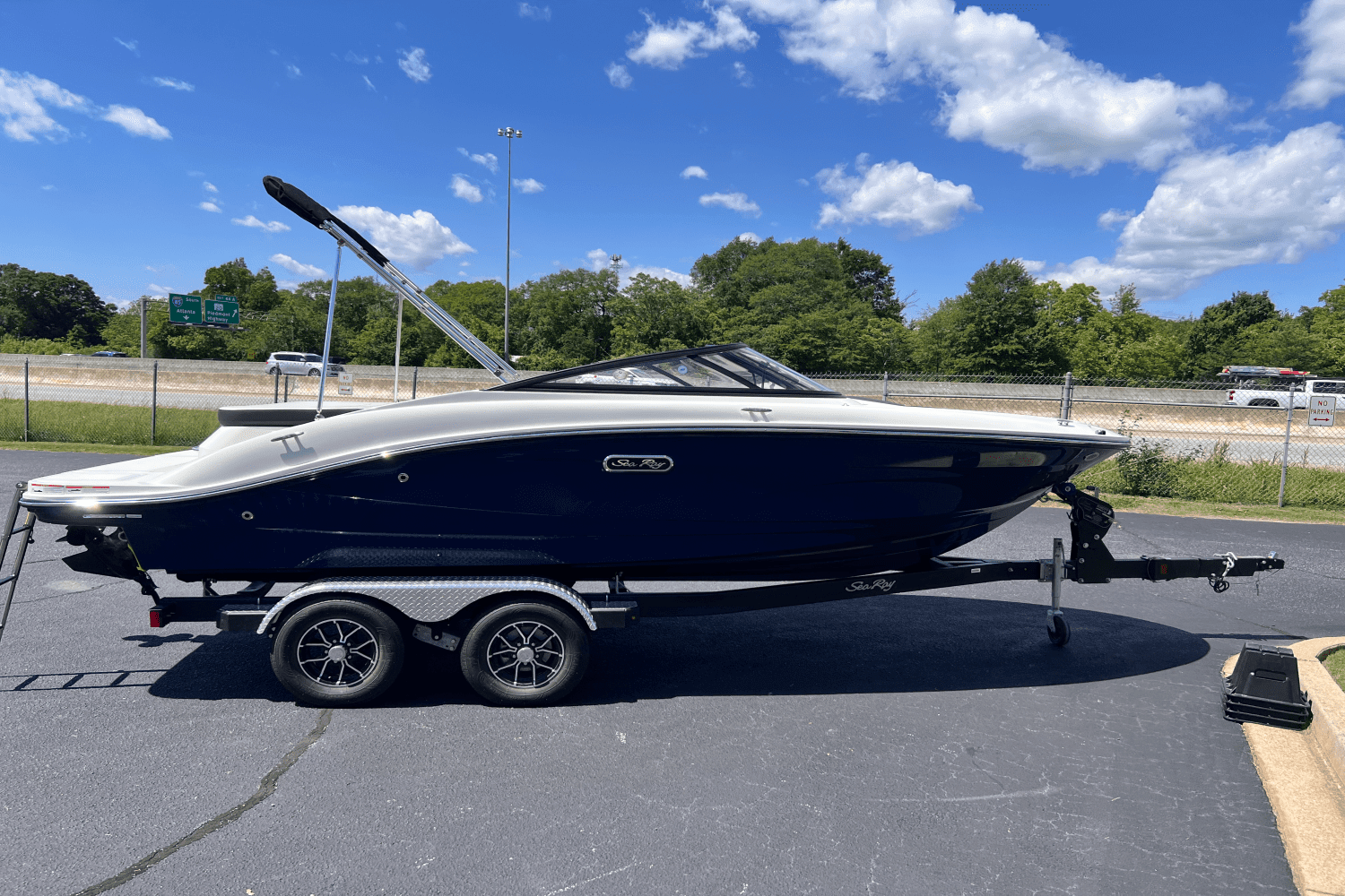 2025 Sea Ray SPX 190 Image Thumbnail #6