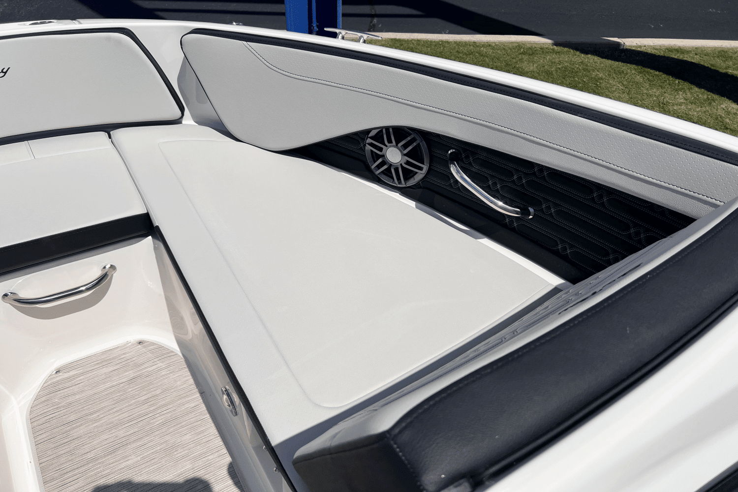 2025 Sea Ray SPX 190 Image Thumbnail #10