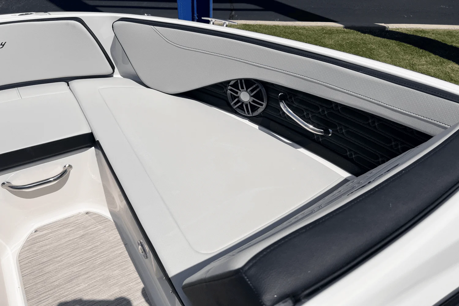 2025 Sea Ray SPX 190 Image Thumbnail #10