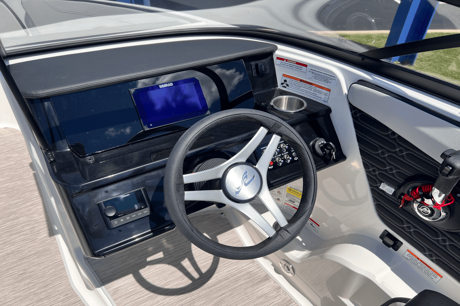 2025 Sea Ray SPX 190 Image Thumbnail #7