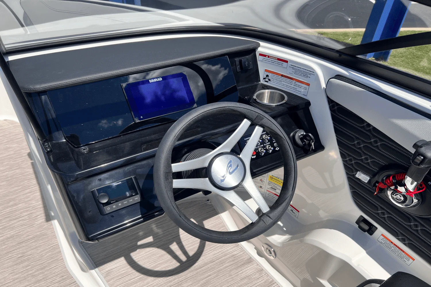 2025 Sea Ray SPX 190 Image Thumbnail #7