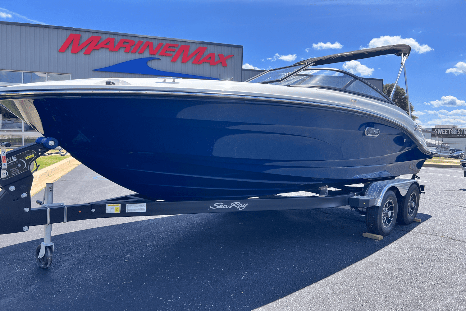 2025 Sea Ray SPX 190 Image Thumbnail #3