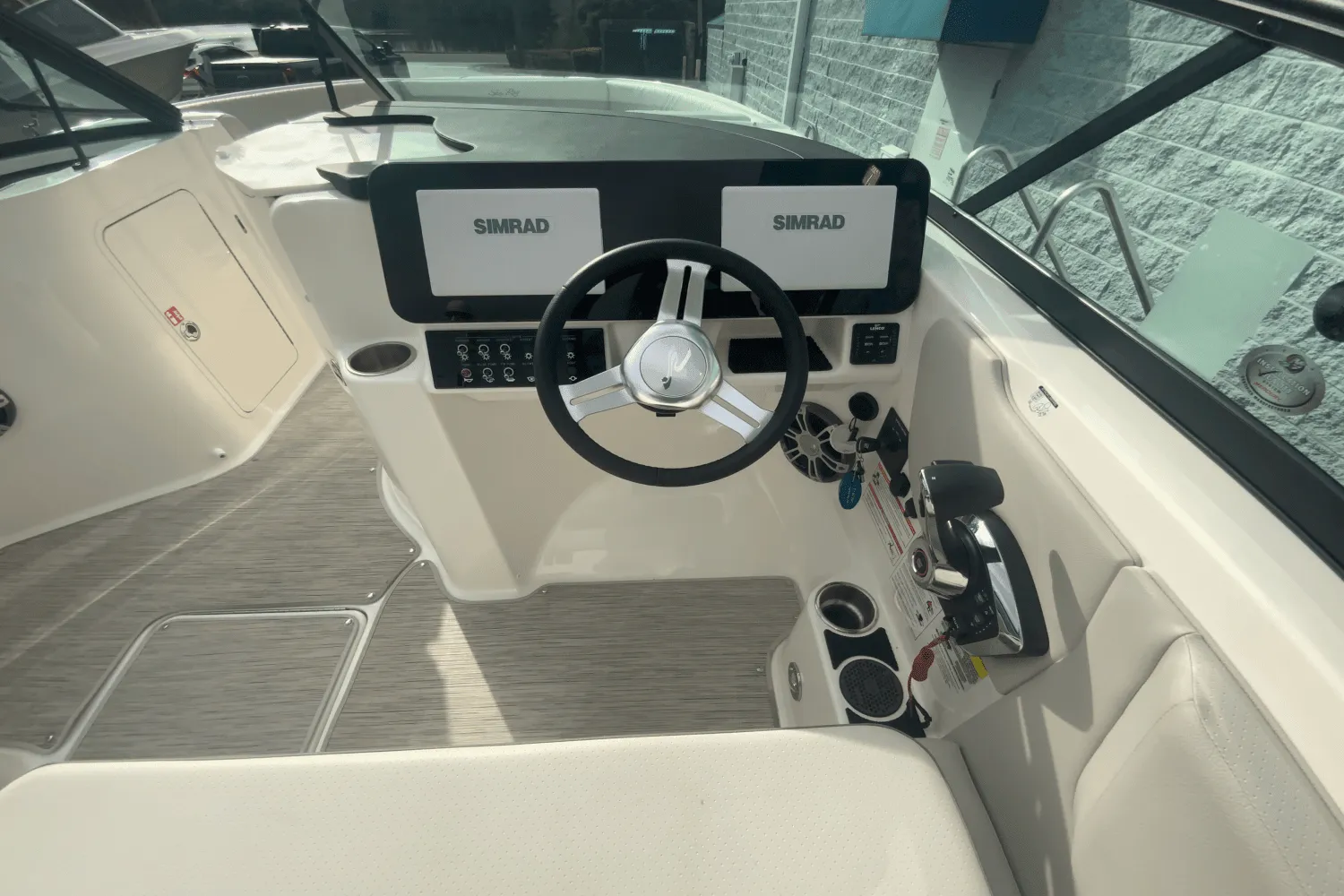 2025 Sea Ray SDX 250 Outboard Image Thumbnail #11