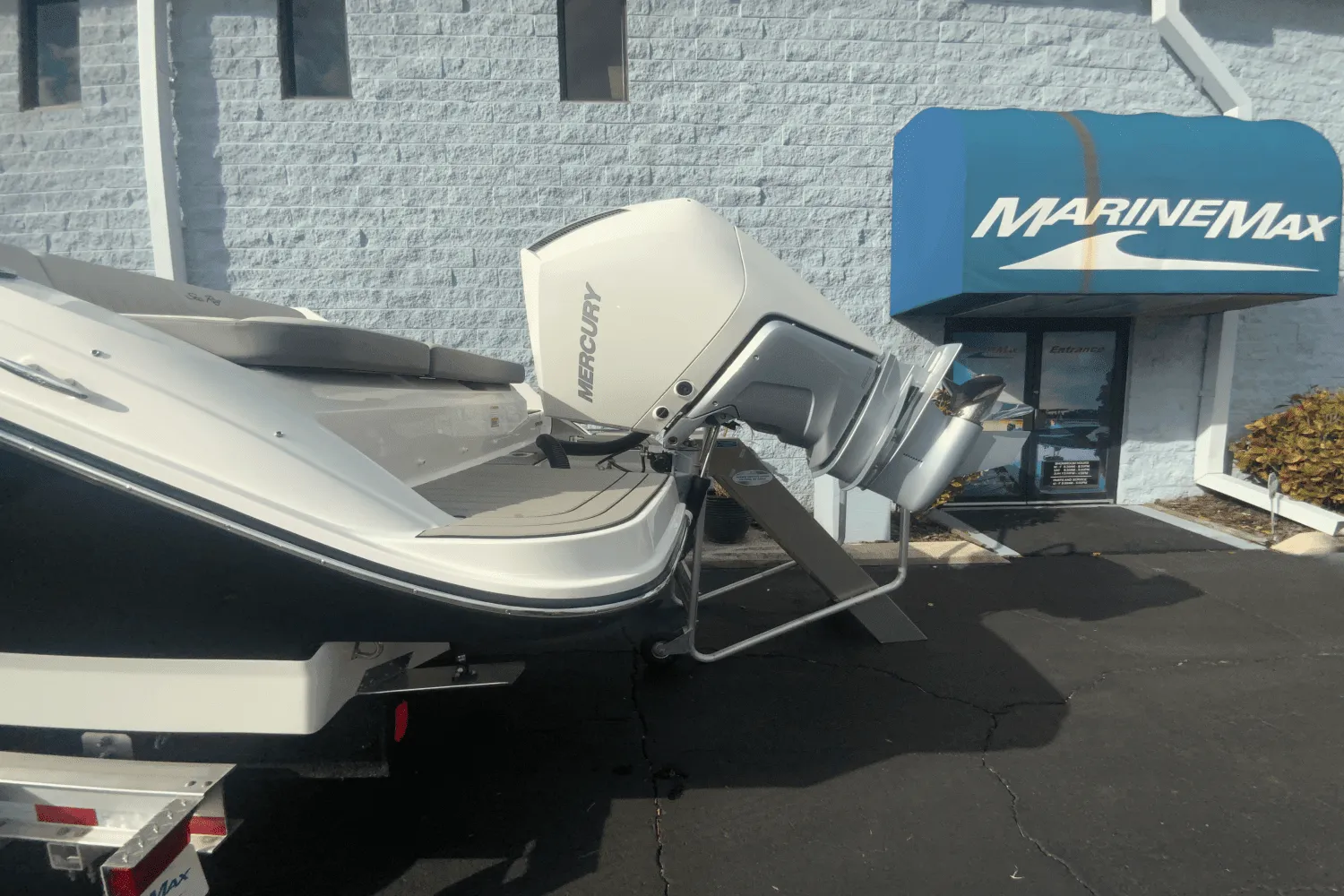 2025 Sea Ray SDX 250 Outboard Image Thumbnail #22
