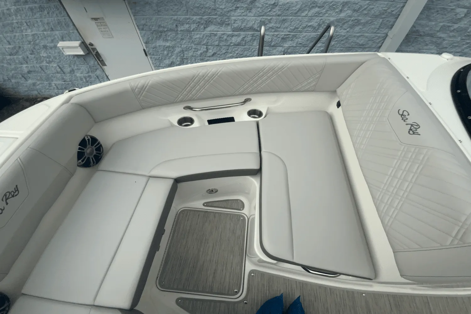 2025 Sea Ray SDX 250 Outboard Image Thumbnail #6