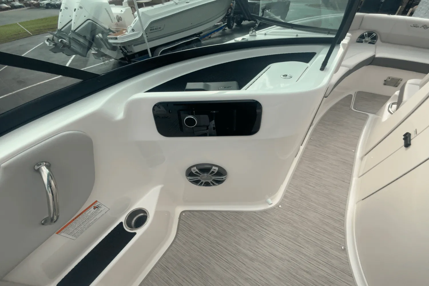 2025 Sea Ray SDX 250 Outboard Image Thumbnail #14