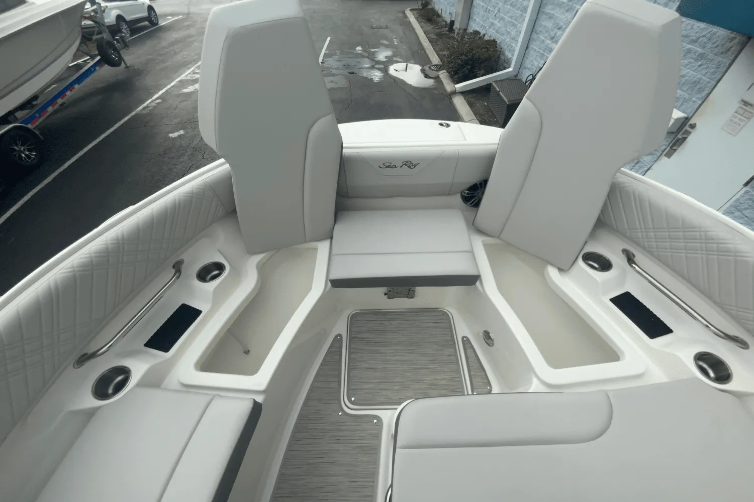 2025 Sea Ray SDX 250 Outboard Image Thumbnail #4