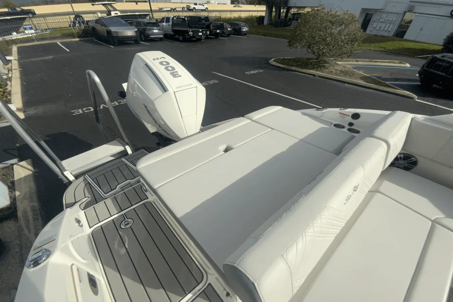 2025 Sea Ray SDX 250 Outboard Image Thumbnail #19