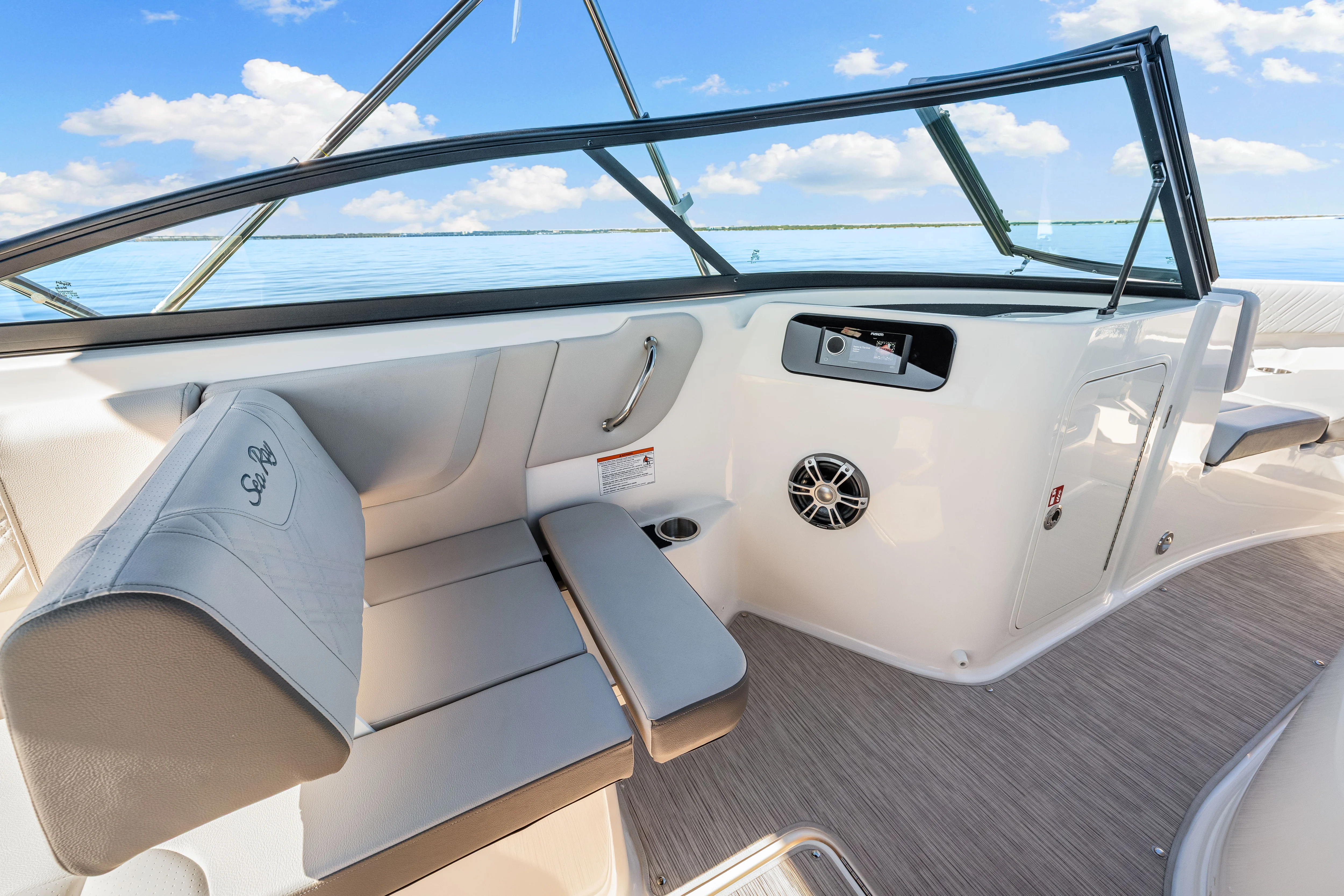 2025 Sea Ray SDX 250 Outboard Image Thumbnail #28