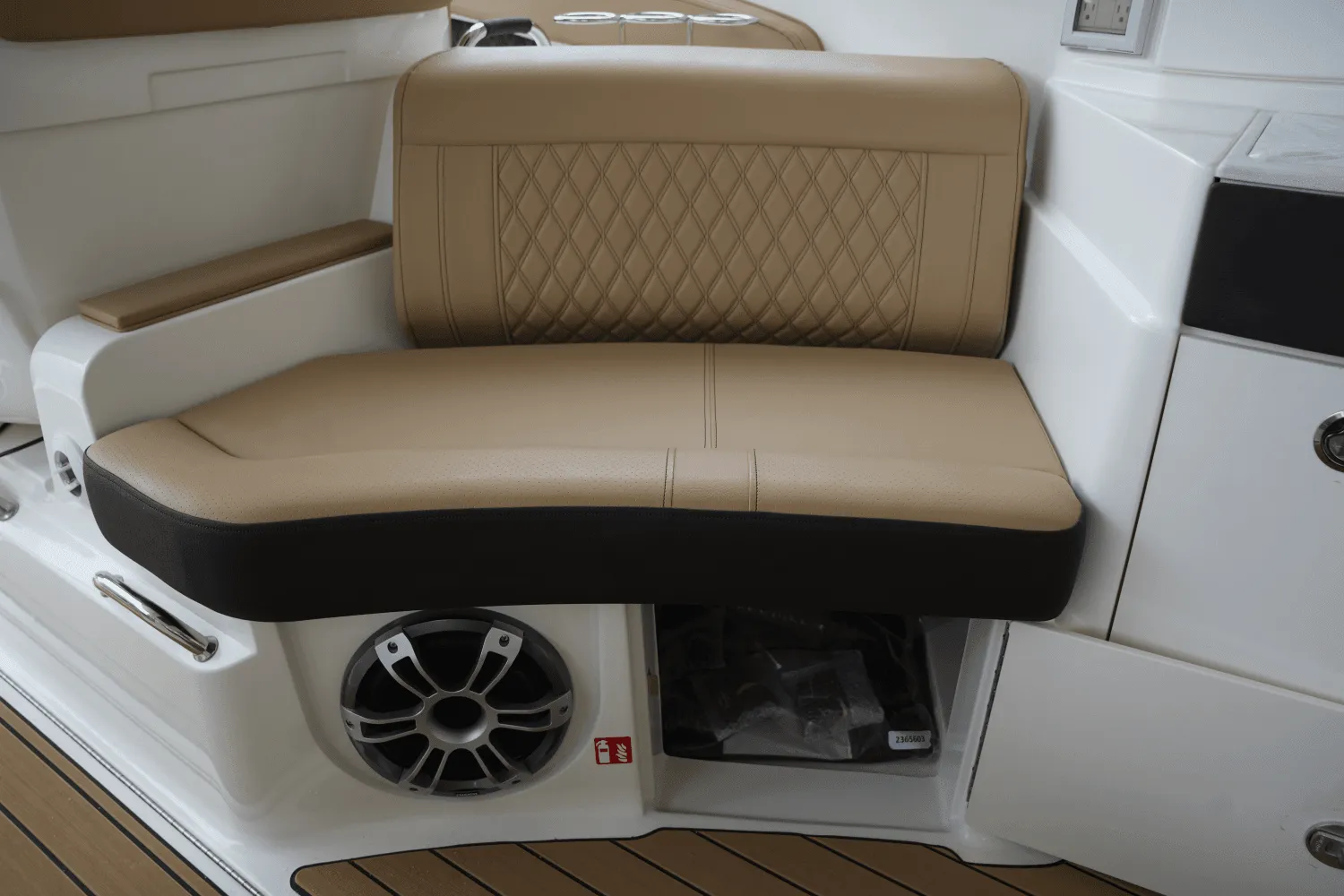 2025 Sea Ray SLX 350 Image Thumbnail #36