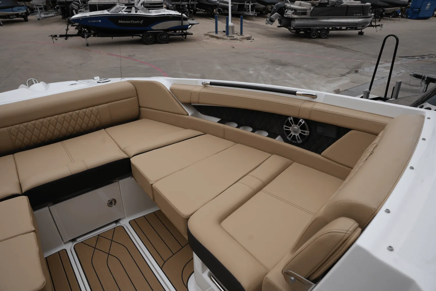 2025 Sea Ray SLX 350 Image Thumbnail #15