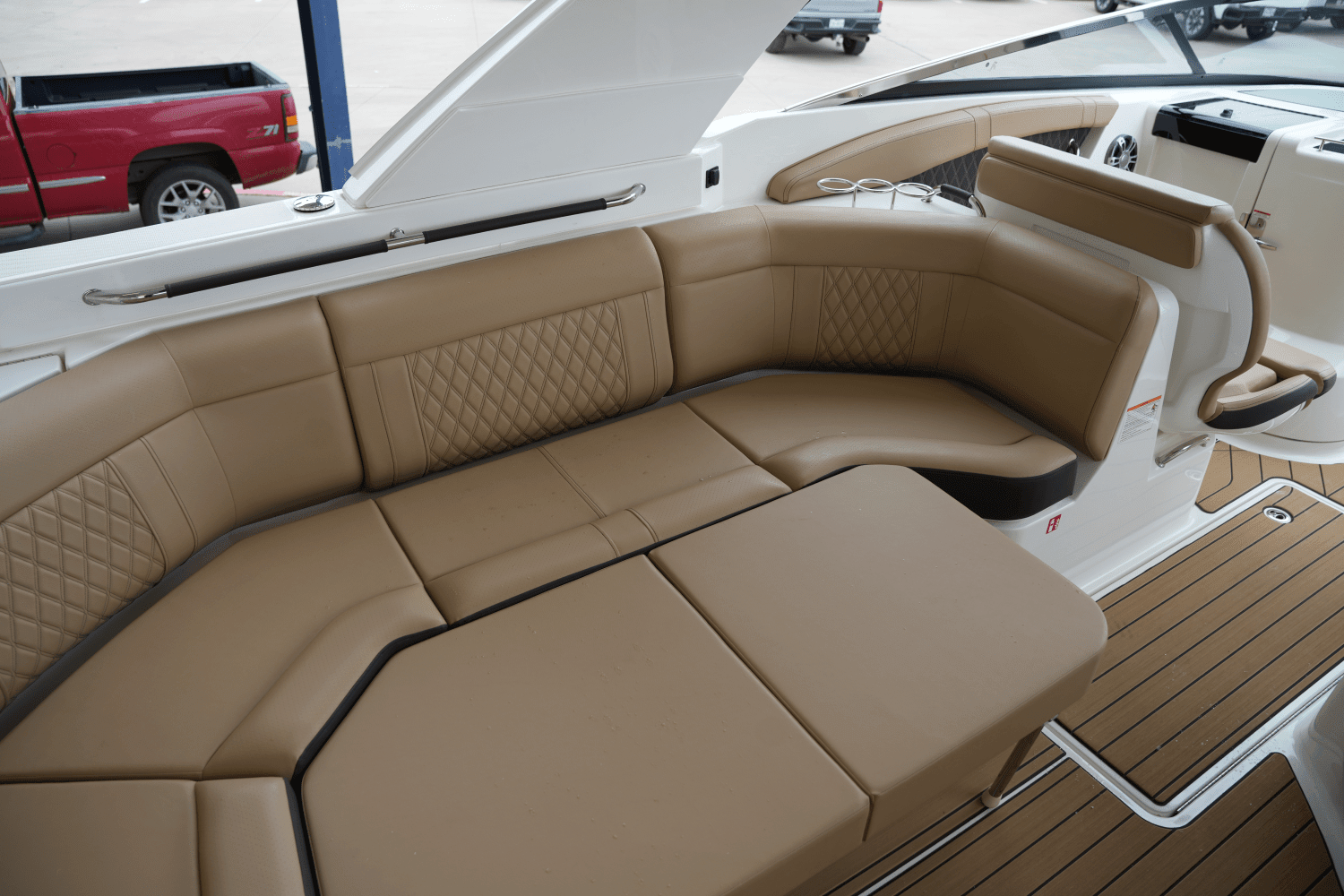 2025 Sea Ray SLX 350 Image Thumbnail #43