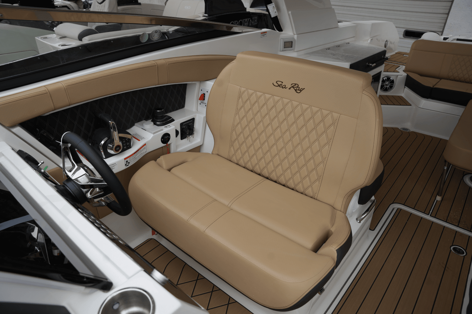 2025 Sea Ray SLX 350 Image Thumbnail #29