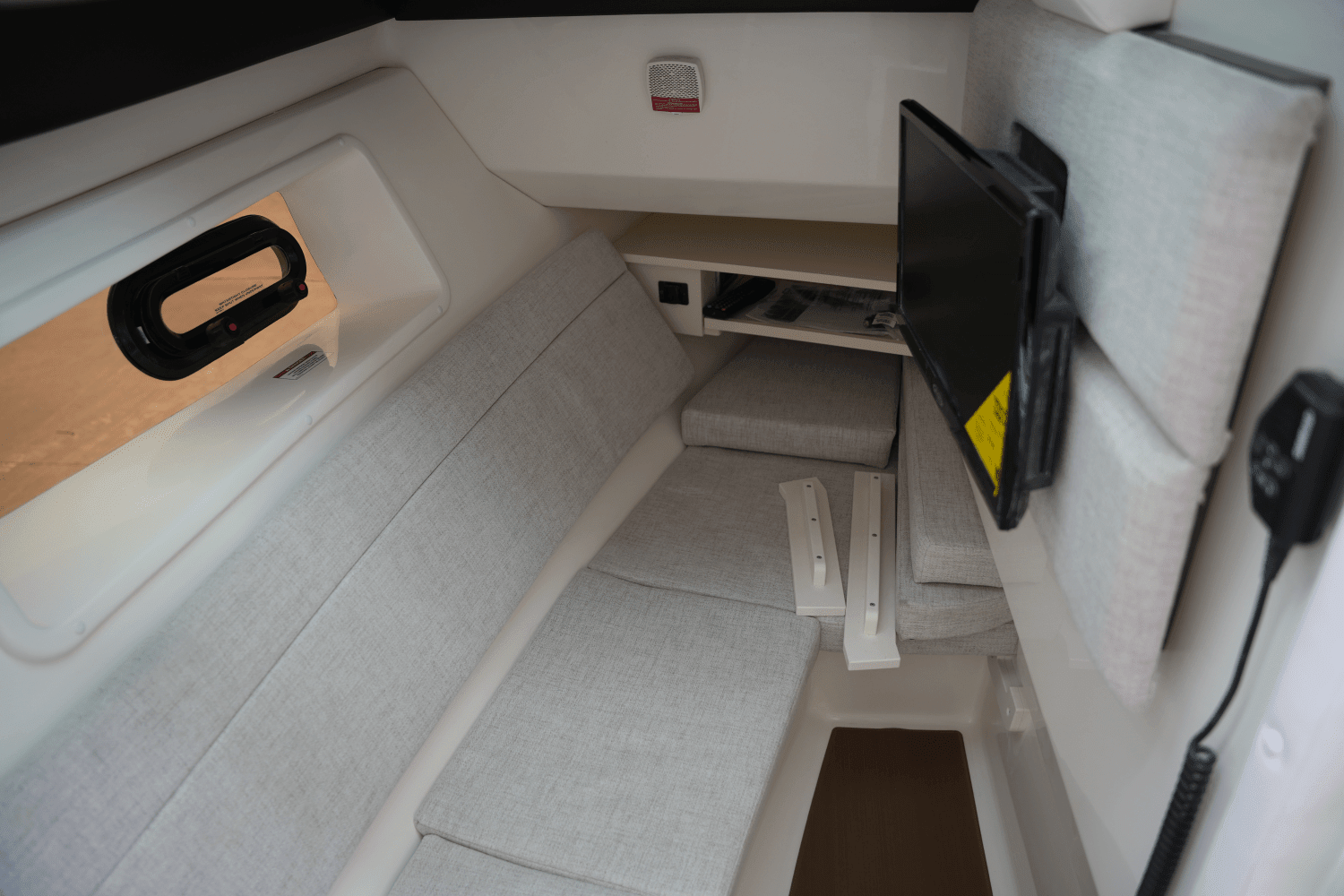 2025 Sea Ray SLX 350 Image Thumbnail #26