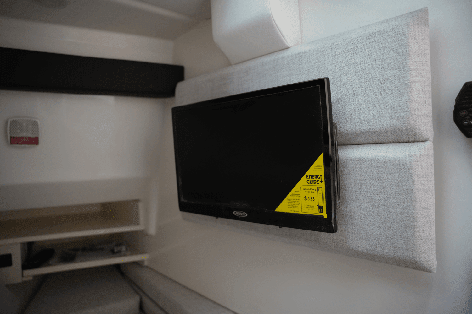 2025 Sea Ray SLX 350 Image Thumbnail #28